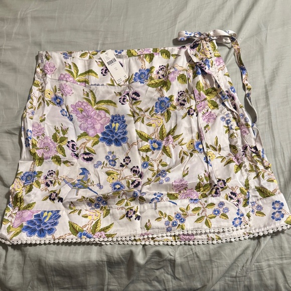 ✨ Anthropologie Printed Satin Wrap Mini Skirt - Picture 6 of 7